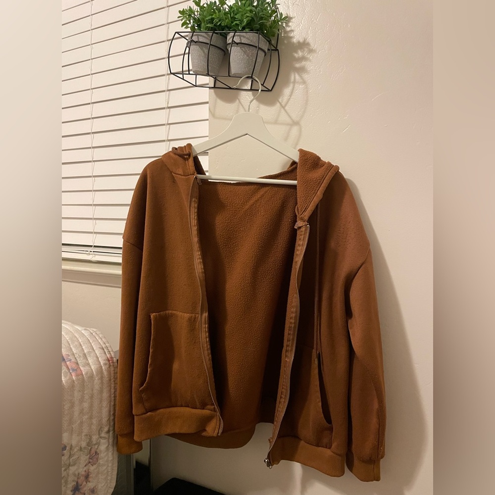 brown oversized sweater 🤎
